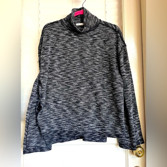 We the Free slit side Tunic Medium - Picture 1 of 10